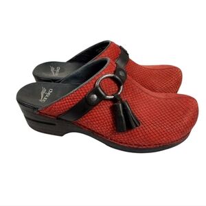 Dansko Shandi w/ Tassel. Clogs